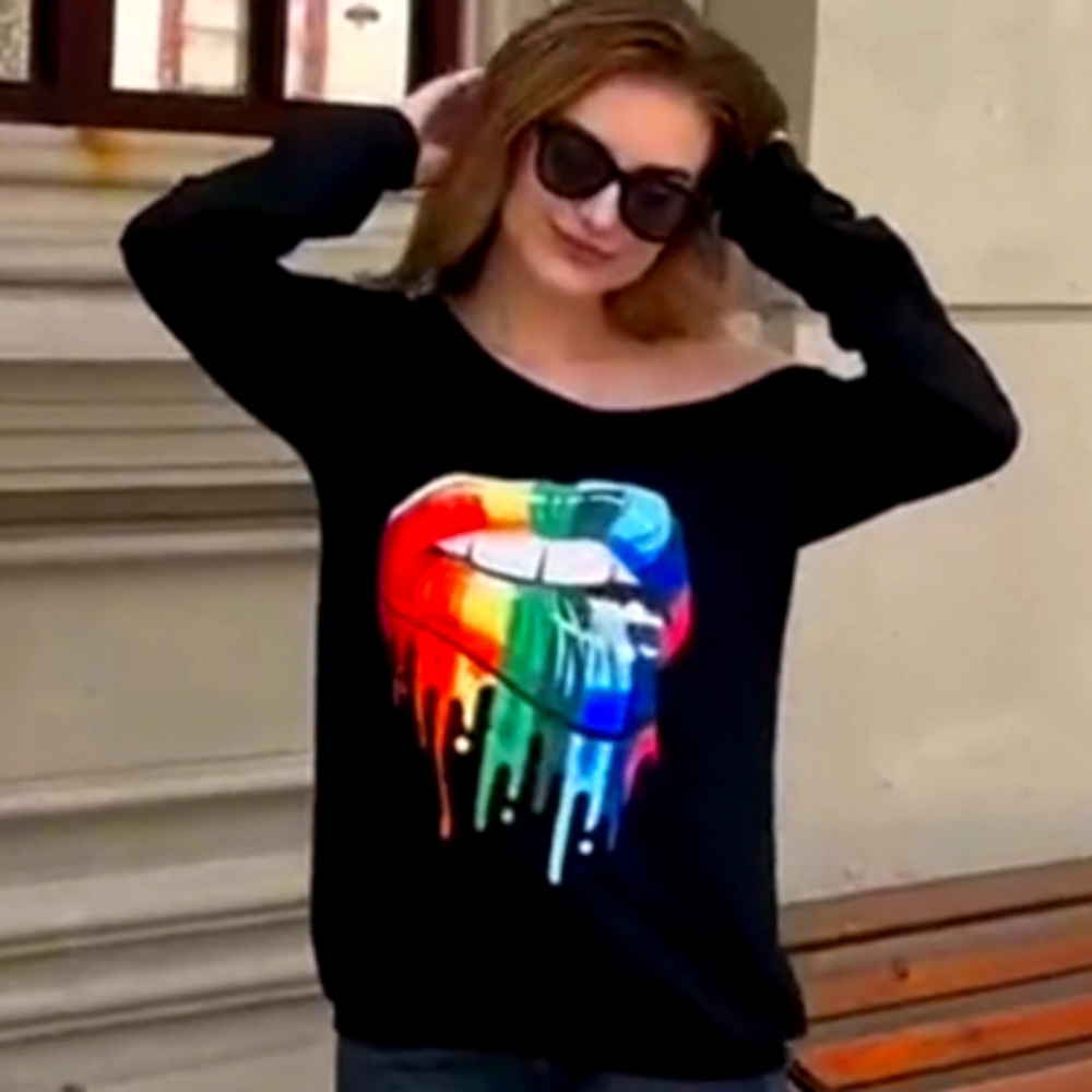 MAGICMK/ Colorful Lips Graphic Black Sweater